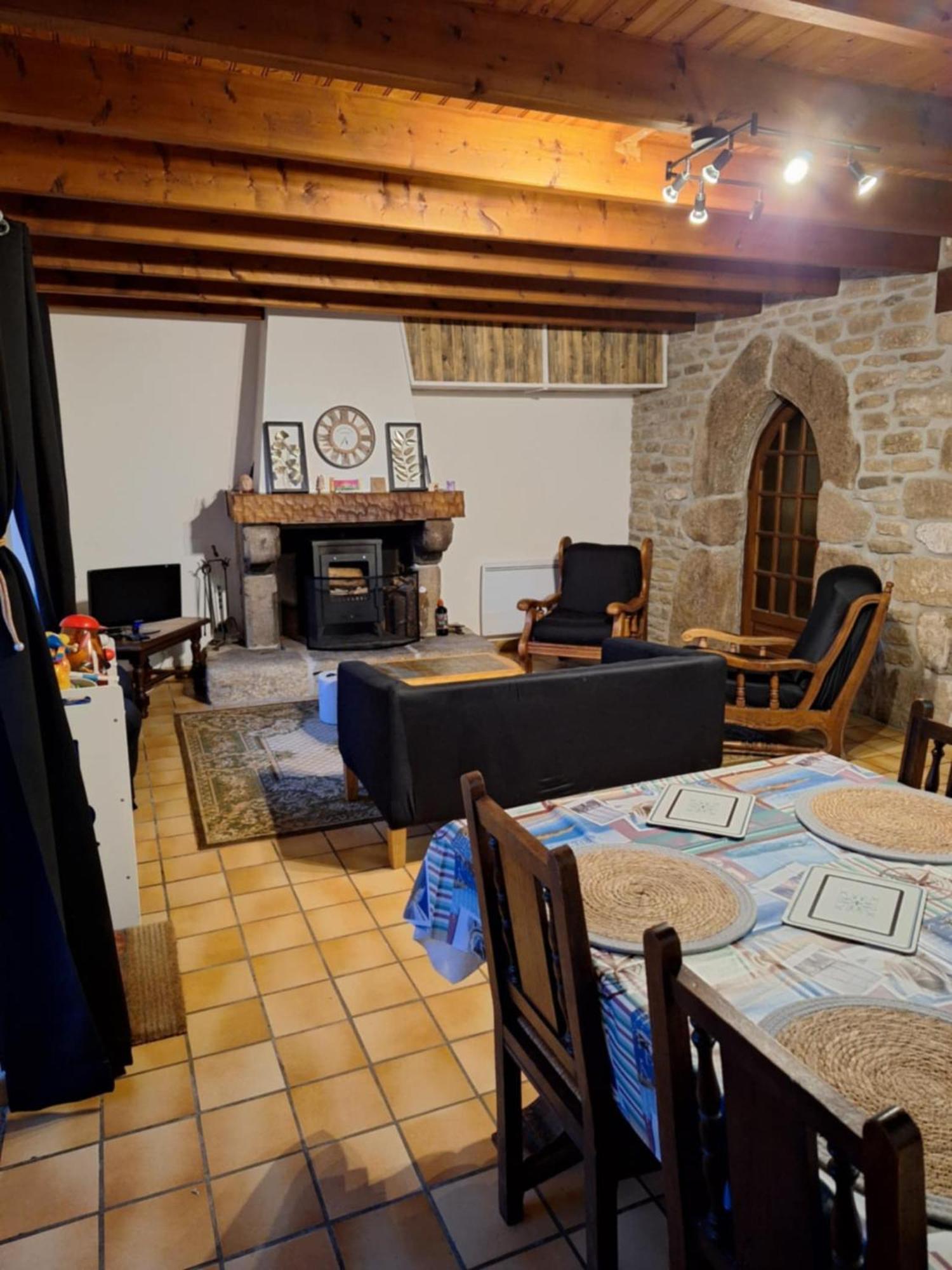 Gite Des Monts D'Arree La Feuillee Bagian luar foto